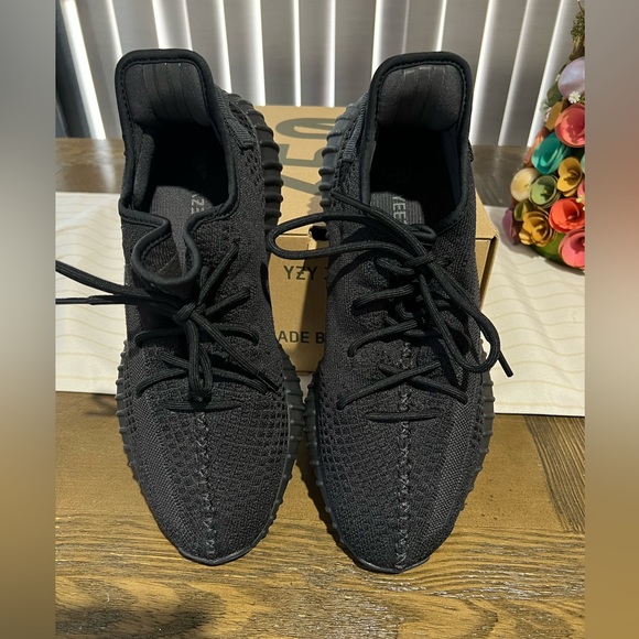 Yeezy Sneakers - Picture 5 of 5